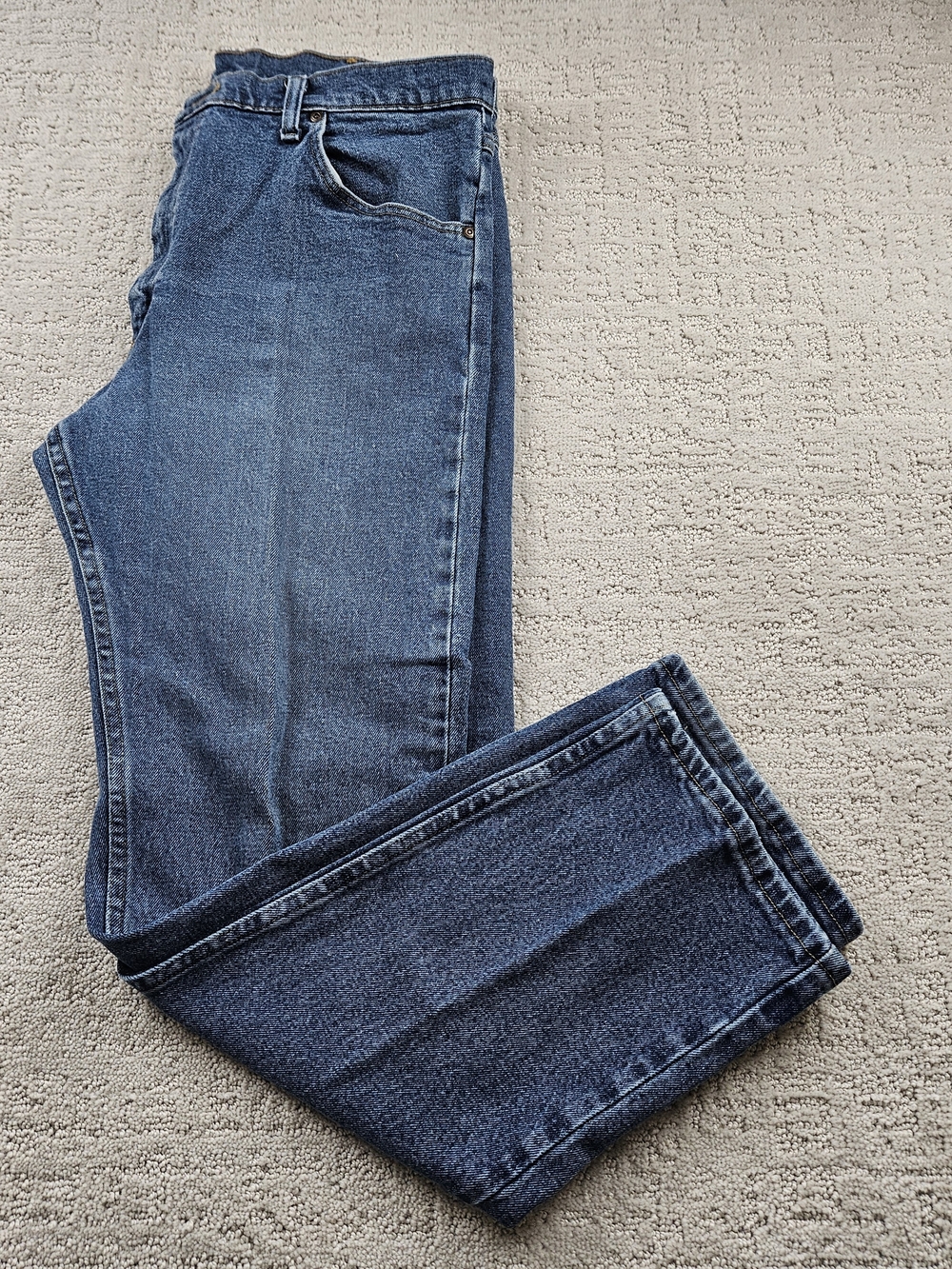 Wrangler Men's 36x30 Classic Relaxed Fit Blue Jeans Comfort Denim Western